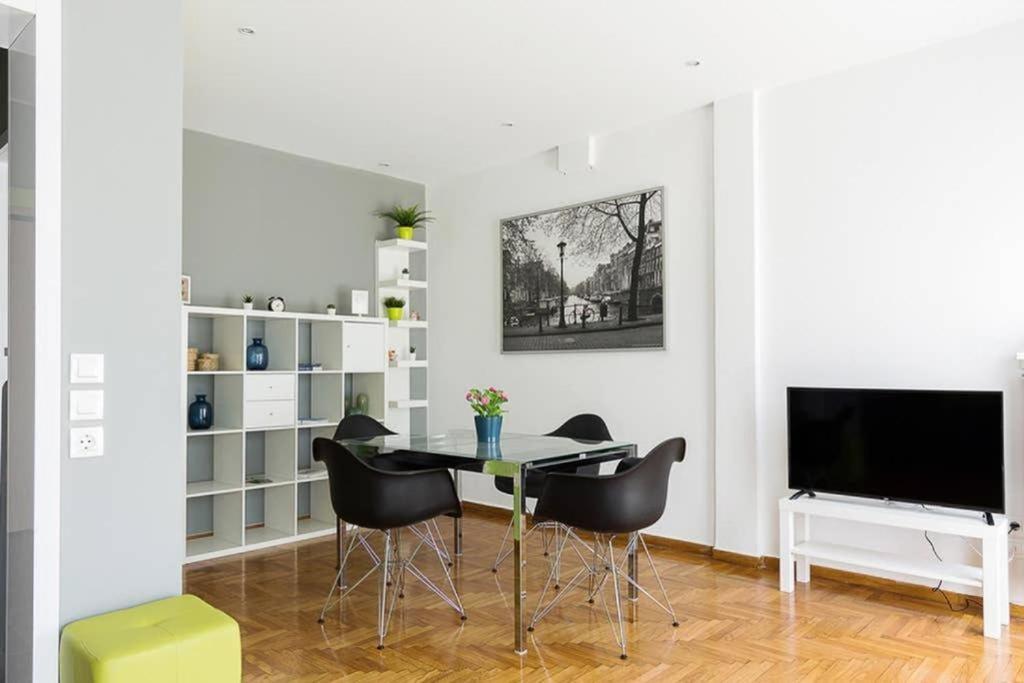 Sunlit 2Br Oasis In Metaxourghio 3Min From Metro Lejlighed Athen Eksteriør billede
