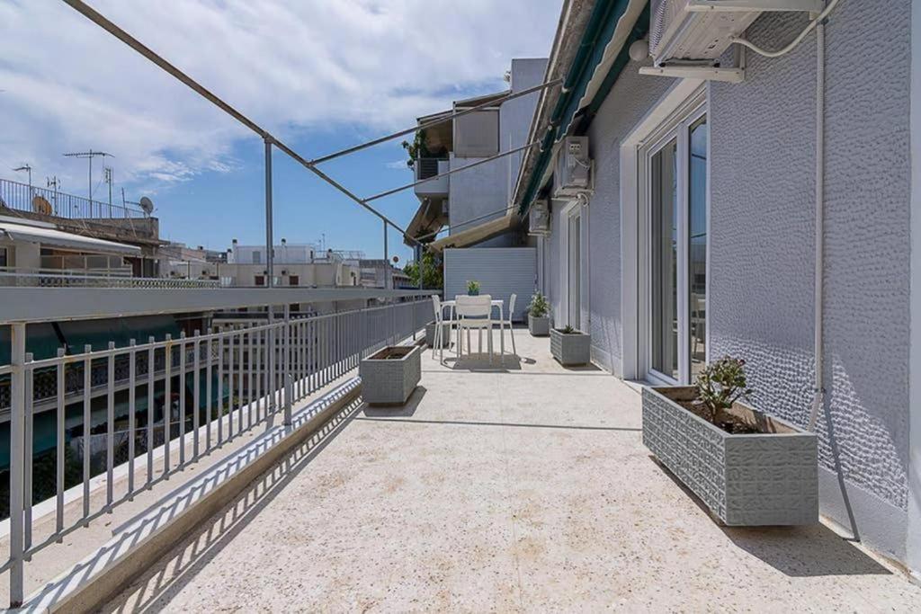 Sunlit 2Br Oasis In Metaxourghio 3Min From Metro Lejlighed Athen Eksteriør billede