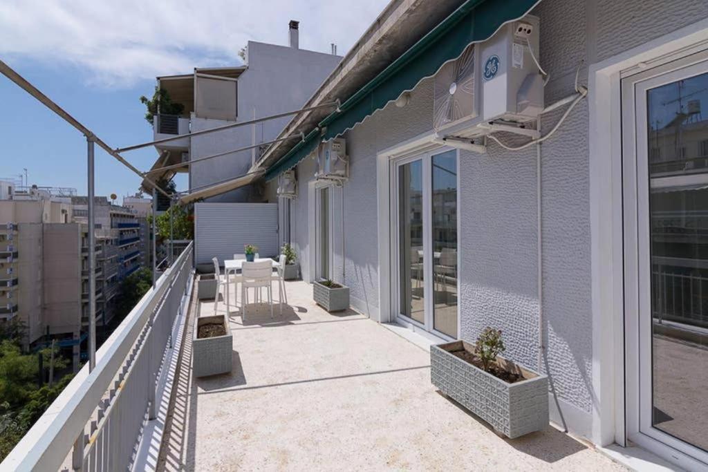 Sunlit 2Br Oasis In Metaxourghio 3Min From Metro Lejlighed Athen Eksteriør billede