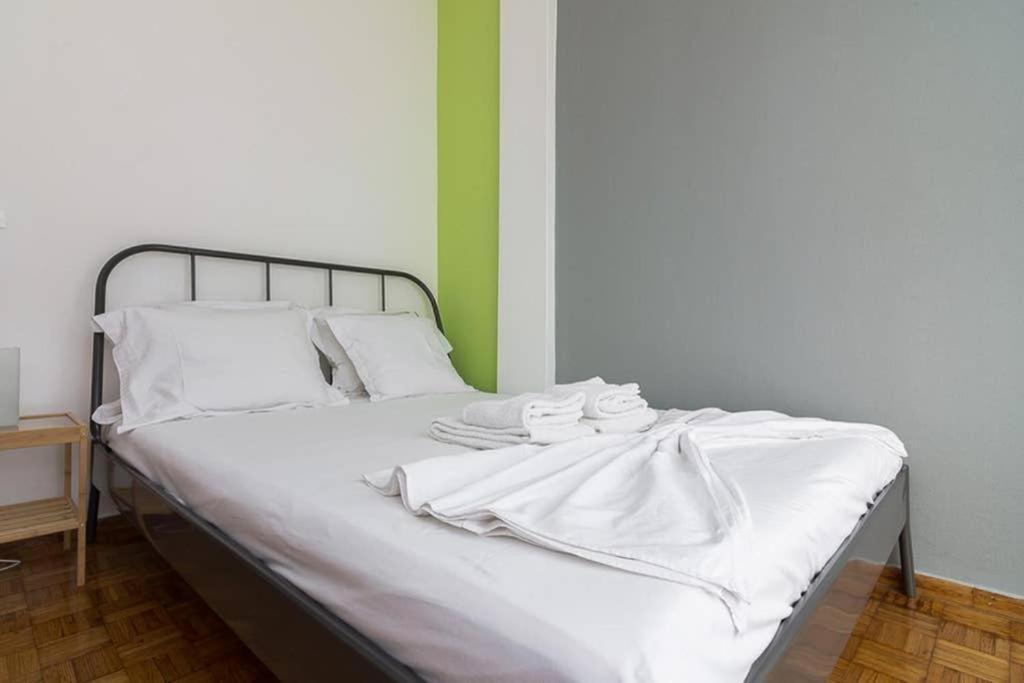 Sunlit 2Br Oasis In Metaxourghio 3Min From Metro Lejlighed Athen Eksteriør billede
