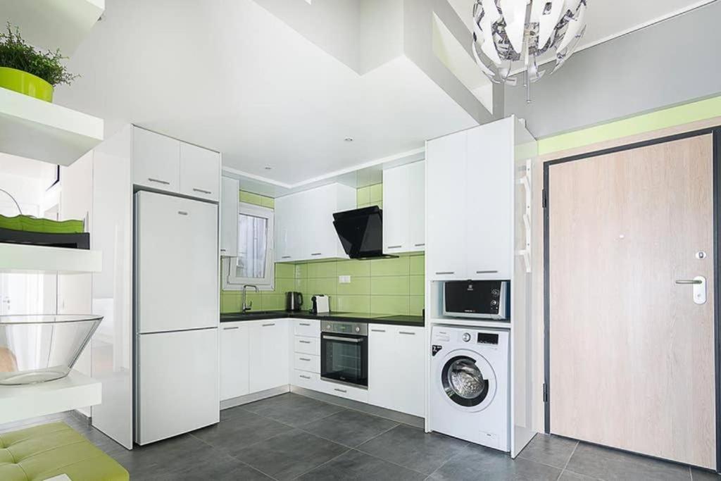 Sunlit 2Br Oasis In Metaxourghio 3Min From Metro Lejlighed Athen Eksteriør billede